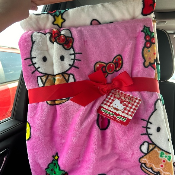 Hello Kitty Christmas Blankets - Picture 1 of 5